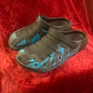 Mens size 8 Rugged Shark Crocs.